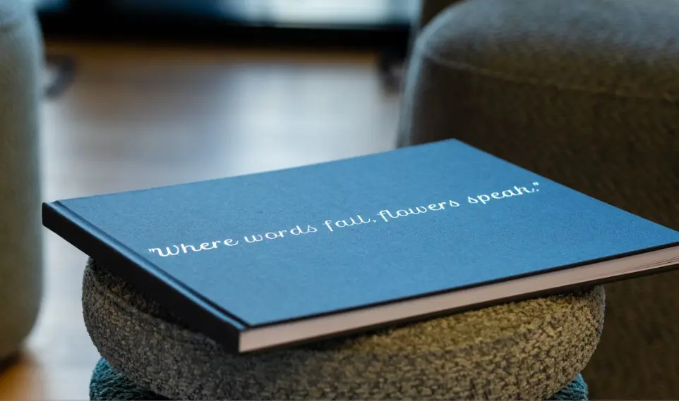 Papeterie professionnelle Maison eTerna, symbole de qualité, discrétion et respect des familles accompagnées.